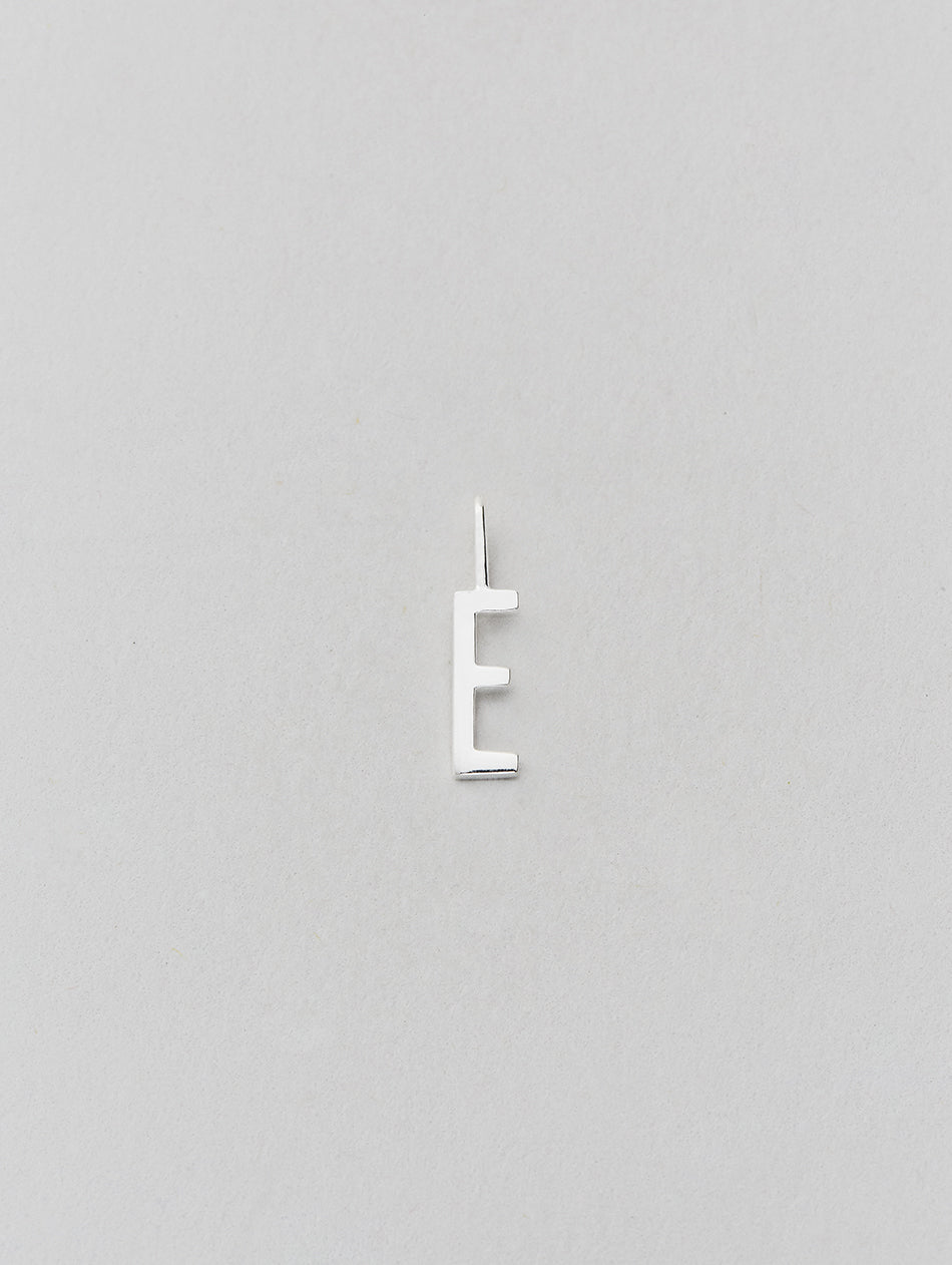 Stříbrný přívěsek Písmeno A-Z - 10 mm DESIGN LETTERS - Lavly