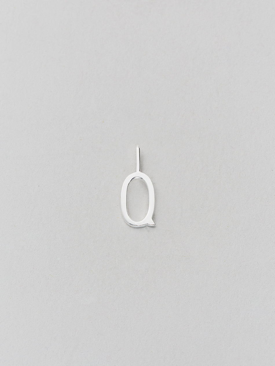 Stříbrný přívěsek Písmeno A-Z - 10 mm DESIGN LETTERS - Lavly