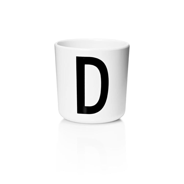 Dětský personalizovaný kelímek s písmenem DESIGN LETTERS