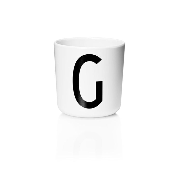 Dětský personalizovaný kelímek s písmenem DESIGN LETTERS