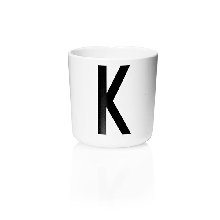 Dětský personalizovaný kelímek s písmenem DESIGN LETTERS