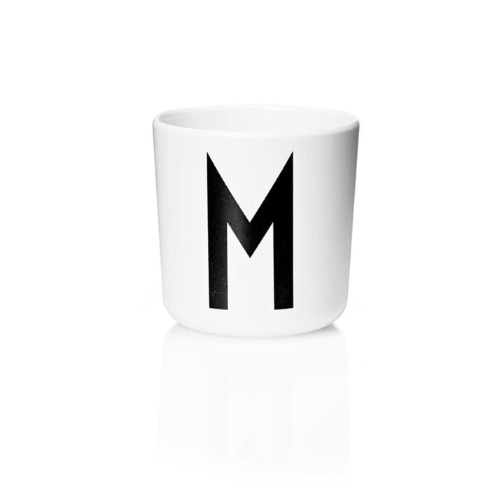 Dětský personalizovaný kelímek s písmenem DESIGN LETTERS