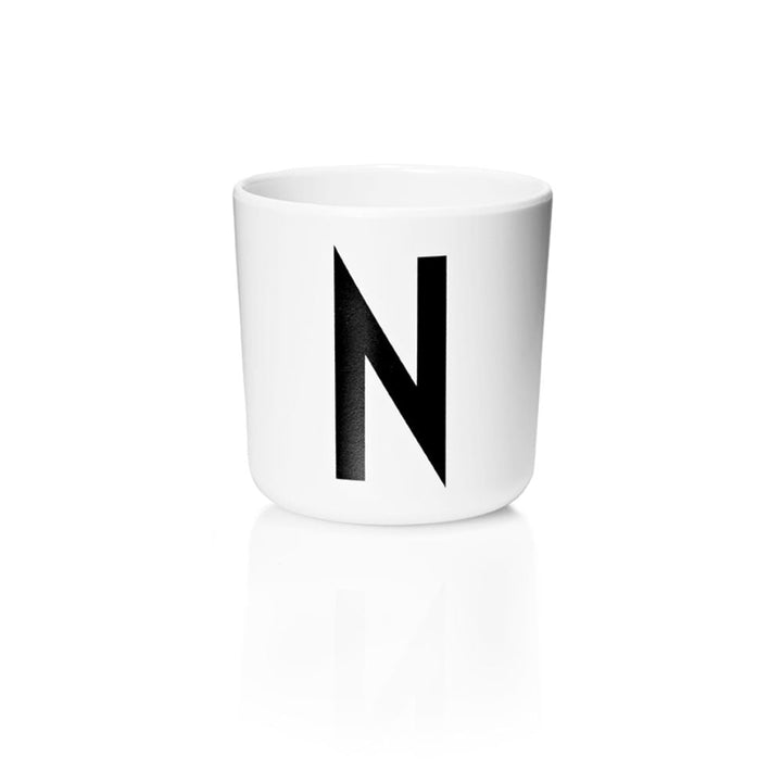 Dětský personalizovaný kelímek s písmenem DESIGN LETTERS