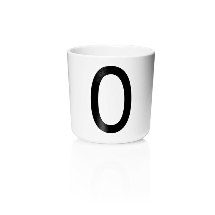 Dětský personalizovaný kelímek s písmenem DESIGN LETTERS