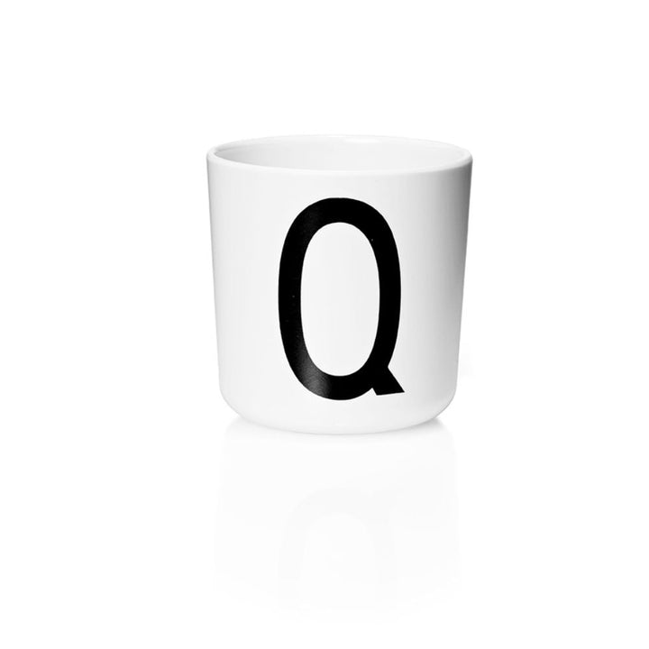 Dětský personalizovaný kelímek s písmenem DESIGN LETTERS