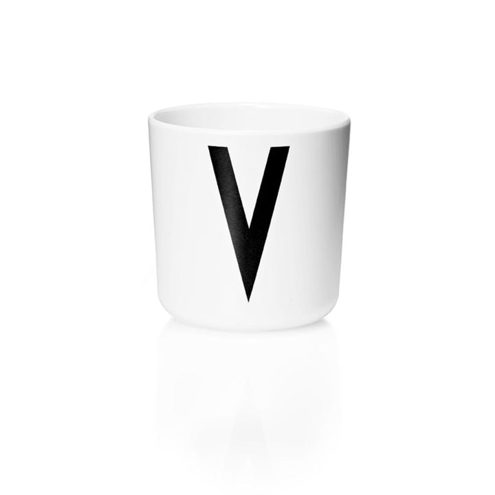 Dětský personalizovaný kelímek s písmenem DESIGN LETTERS
