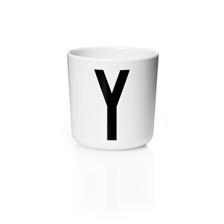 Dětský personalizovaný kelímek s písmenem DESIGN LETTERS | Stylové doplňky pro děti a ženy | Lavly.cz