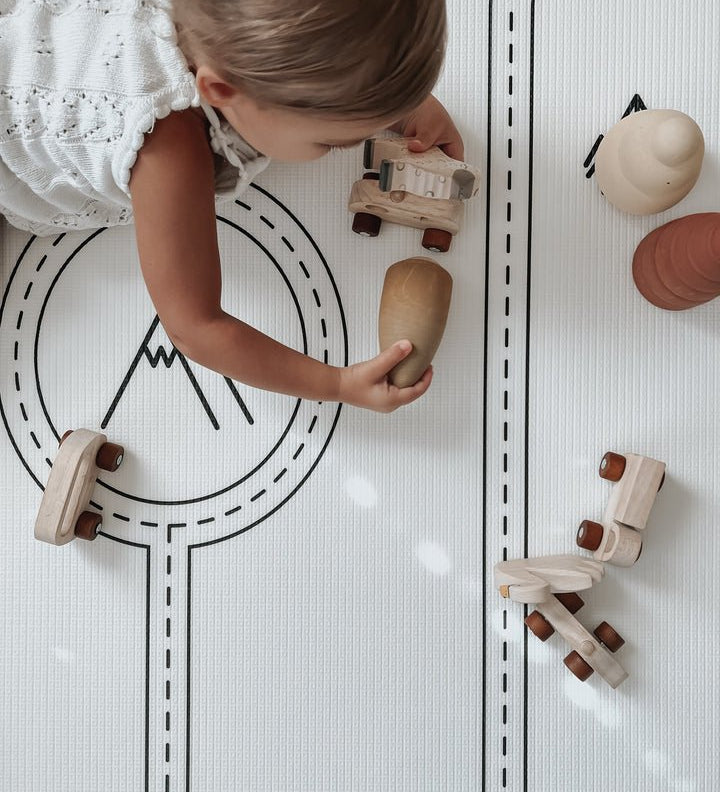 Hrací podložka LITTLE BOT Country Road Nordic + Stripe | Stylové doplňky pro děti a ženy | Lavly.cz