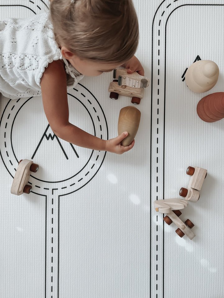 Hrací podložka LITTLE BOT Country Road Nordic + Stripe | Stylové doplňky pro děti a ženy | Lavly.cz