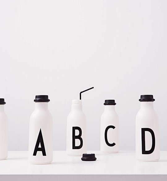 Personalizovaná láhev DESIGN LETTERS | Stylové doplňky pro děti a ženy | Lavly.cz