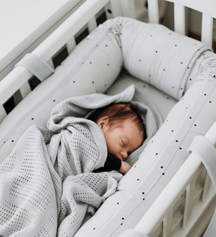 Přenosné hnízdečko LIEWOOD Gro Classic Dot Dumbo Grey | Stylové doplňky pro děti a ženy | Lavly.cz