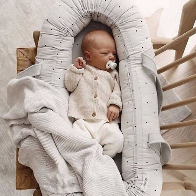 Přenosné hnízdečko LIEWOOD Gro Classic Dot Dumbo Grey | Stylové doplňky pro děti a ženy | Lavly.cz