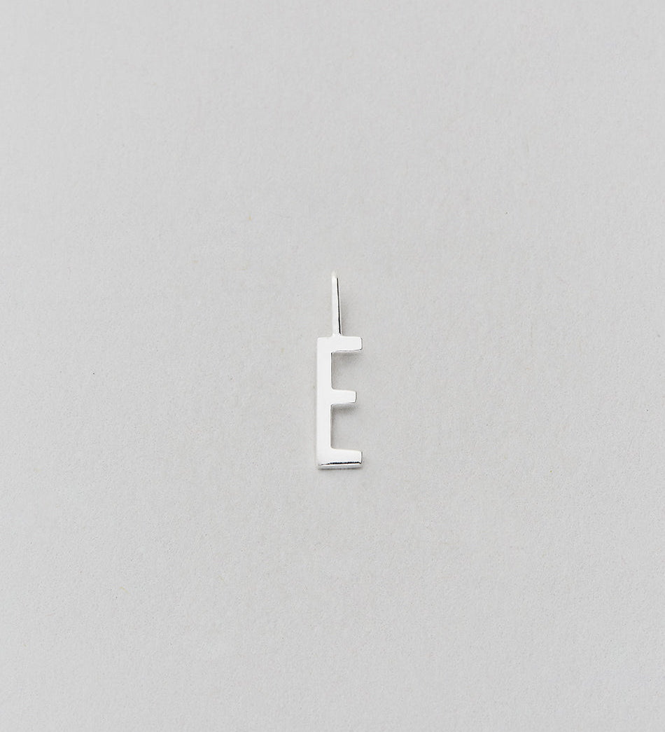 Stříbrný přívěsek Písmeno A - Z - 10 mm DESIGN LETTERS | Stylové doplňky pro děti a ženy | Lavly.cz
