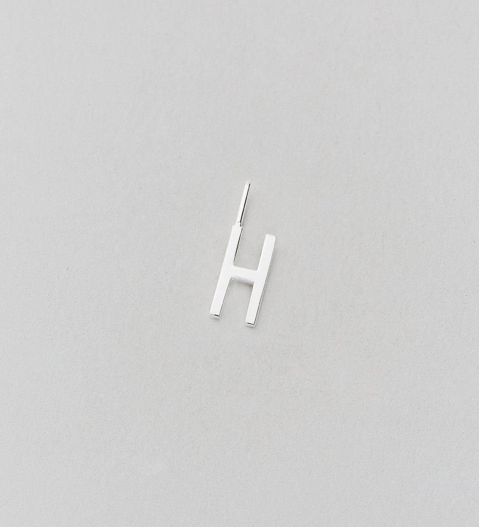 Stříbrný přívěsek Písmeno A - Z - 10 mm DESIGN LETTERS | Stylové doplňky pro děti a ženy | Lavly.cz