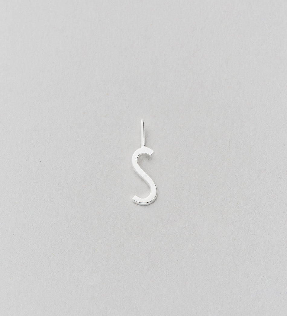 Stříbrný přívěsek Písmeno A - Z - 10 mm DESIGN LETTERS | Stylové doplňky pro děti a ženy | Lavly.cz