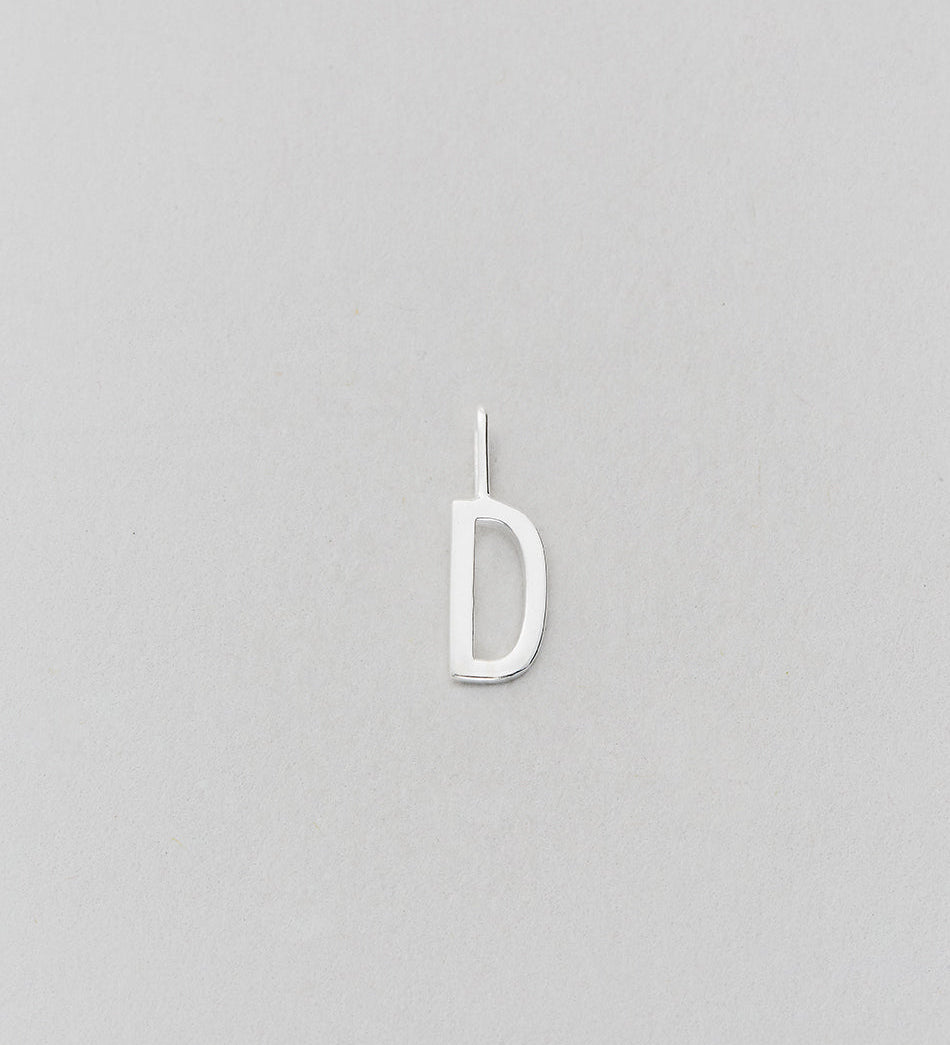 Stříbrný přívěsek Písmeno A - Z - 10 mm DESIGN LETTERS | Stylové doplňky pro děti a ženy | Lavly.cz