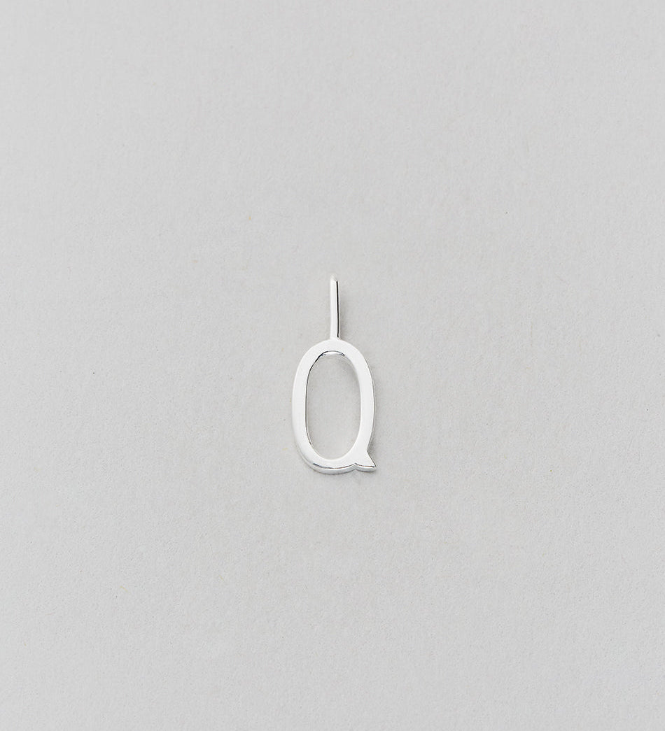 Stříbrný přívěsek Písmeno A - Z - 10 mm DESIGN LETTERS | Stylové doplňky pro děti a ženy | Lavly.cz
