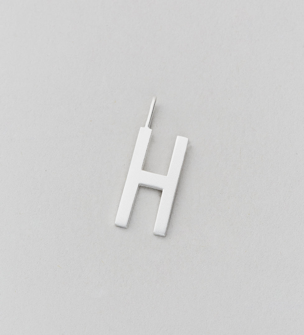 Stříbrný přívěsek Písmeno A - Z - 16 mm DESIGN LETTERS | Stylové doplňky pro děti a ženy | Lavly.cz