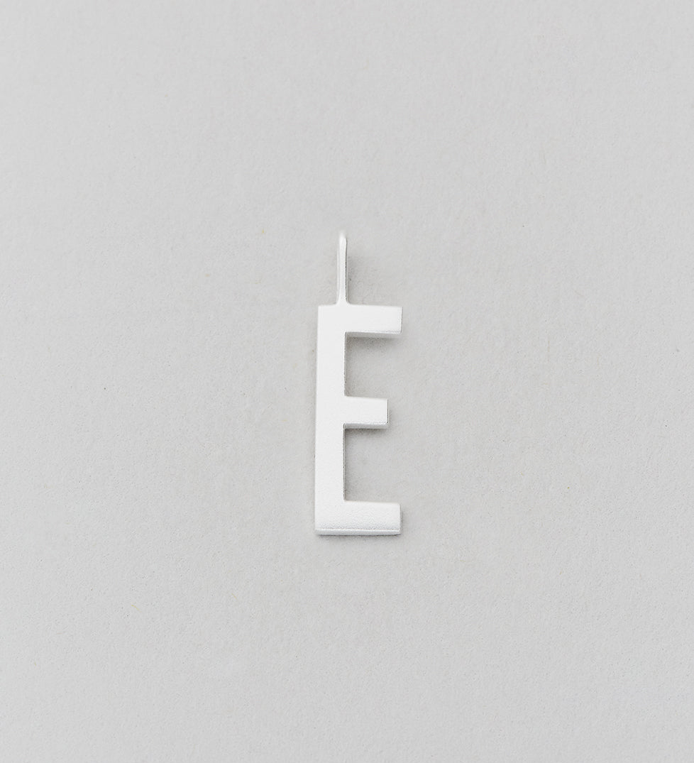 Stříbrný přívěsek Písmeno A - Z - 16 mm DESIGN LETTERS | Stylové doplňky pro děti a ženy | Lavly.cz