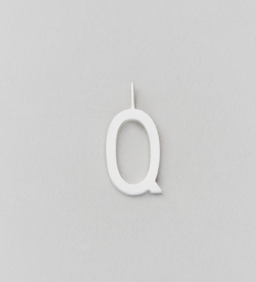 Stříbrný přívěsek Písmeno A - Z - 16 mm DESIGN LETTERS | Stylové doplňky pro děti a ženy | Lavly.cz