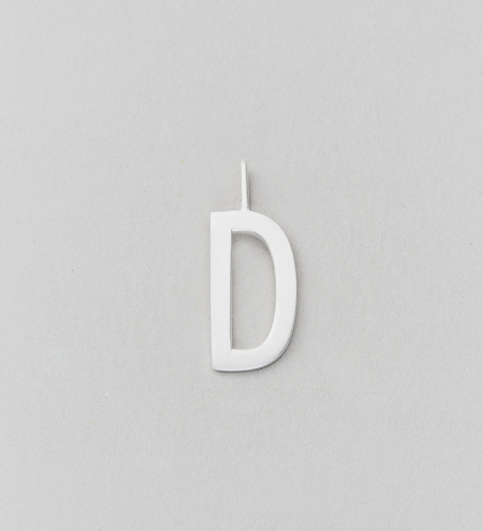 Stříbrný přívěsek Písmeno A - Z - 16 mm DESIGN LETTERS | Stylové doplňky pro děti a ženy | Lavly.cz