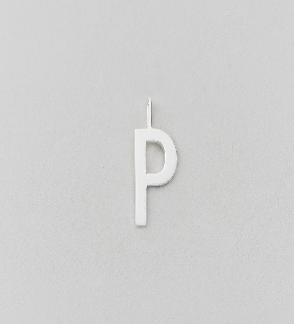 Stříbrný přívěsek Písmeno A - Z - 16 mm DESIGN LETTERS | Stylové doplňky pro děti a ženy | Lavly.cz