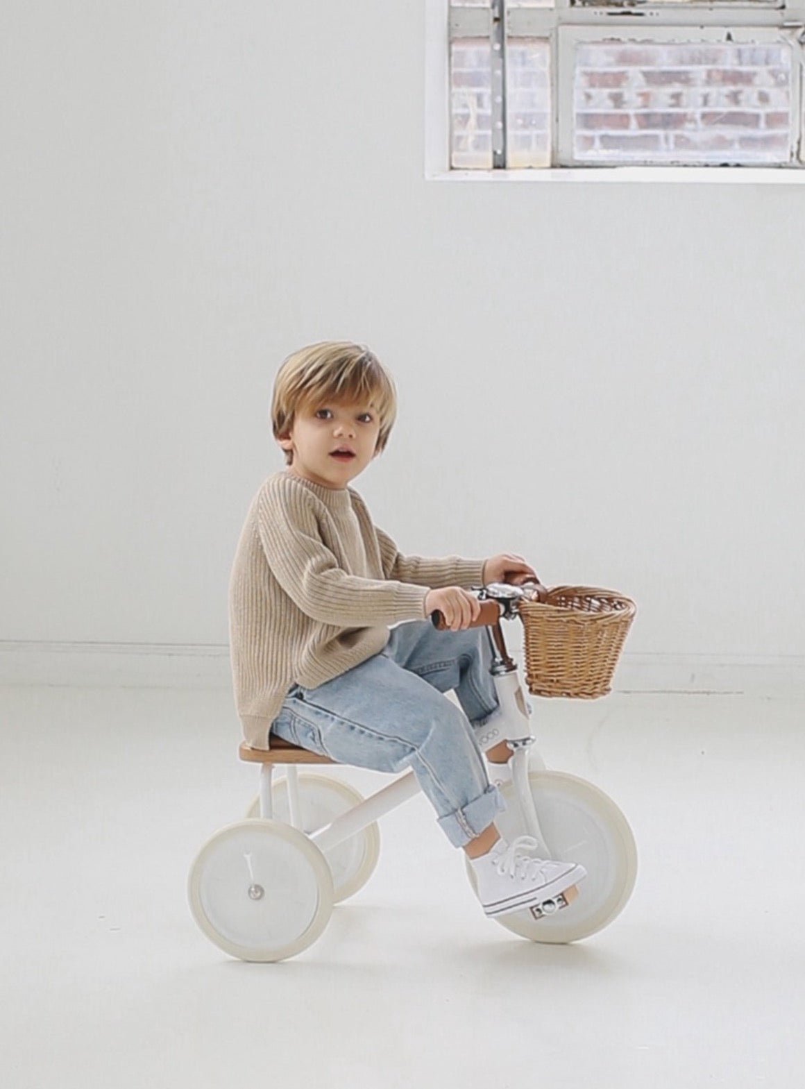 Tříkolka BANWOOD White | Stylové doplňky pro děti a ženy | Lavly.cz