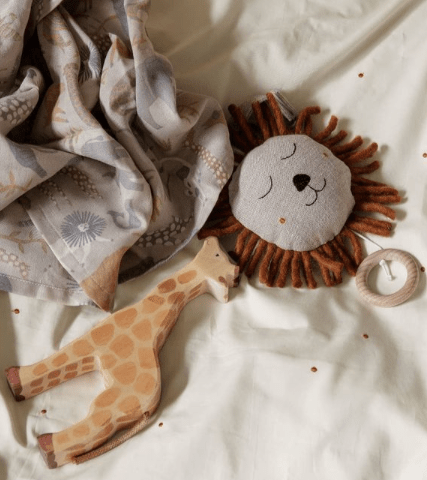 Závěsný hrací lvíček FERM LIVING Natural | Stylové doplňky pro děti a ženy | Lavly.cz