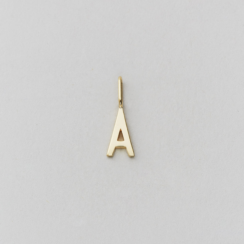 Zlatý přívěsek Písmeno A - Z - 10 mm DESIGN LETTERS | Stylové doplňky pro děti a ženy | Lavly.cz