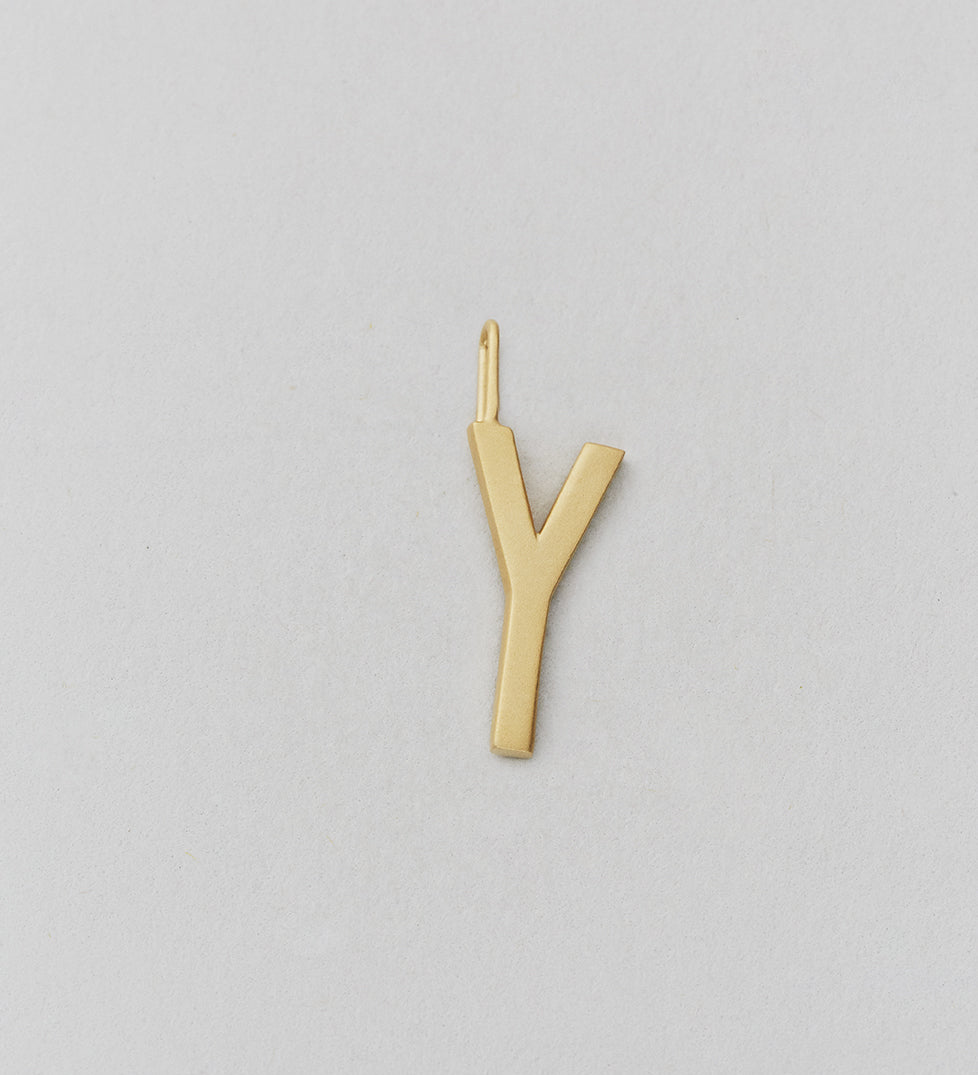 Zlatý přívěsek Písmeno A - Z - 16 mm DESIGN LETTERS | Stylové doplňky pro děti a ženy | Lavly.cz