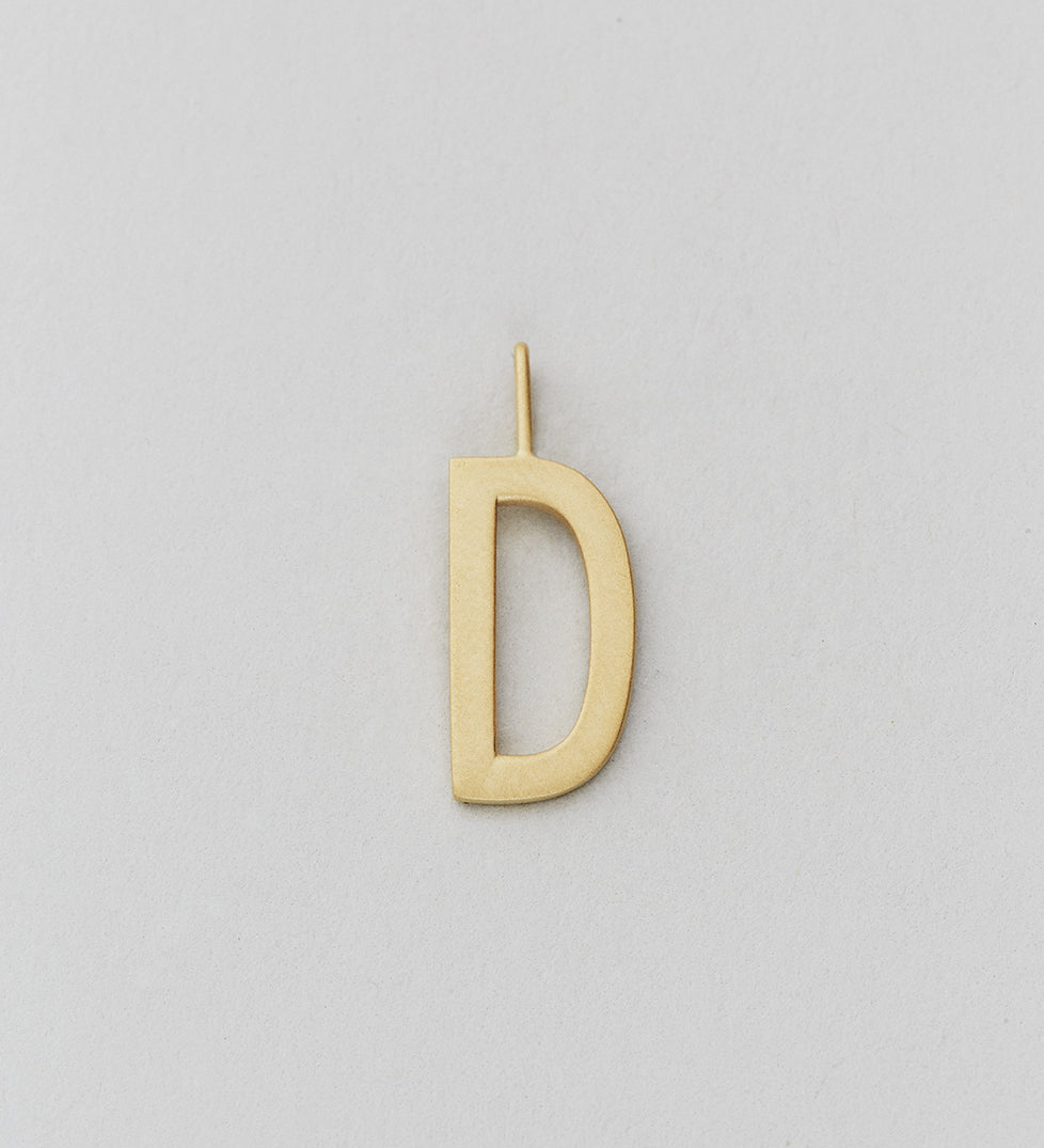 Zlatý přívěsek Písmeno A - Z - 16 mm DESIGN LETTERS | Stylové doplňky pro děti a ženy | Lavly.cz