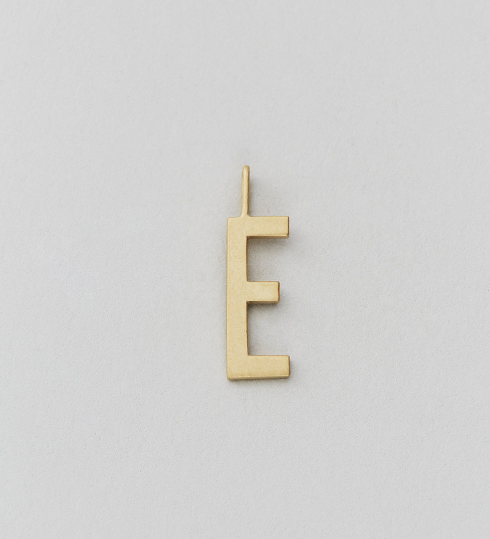 Zlatý přívěsek Písmeno A - Z - 16 mm DESIGN LETTERS | Stylové doplňky pro děti a ženy | Lavly.cz